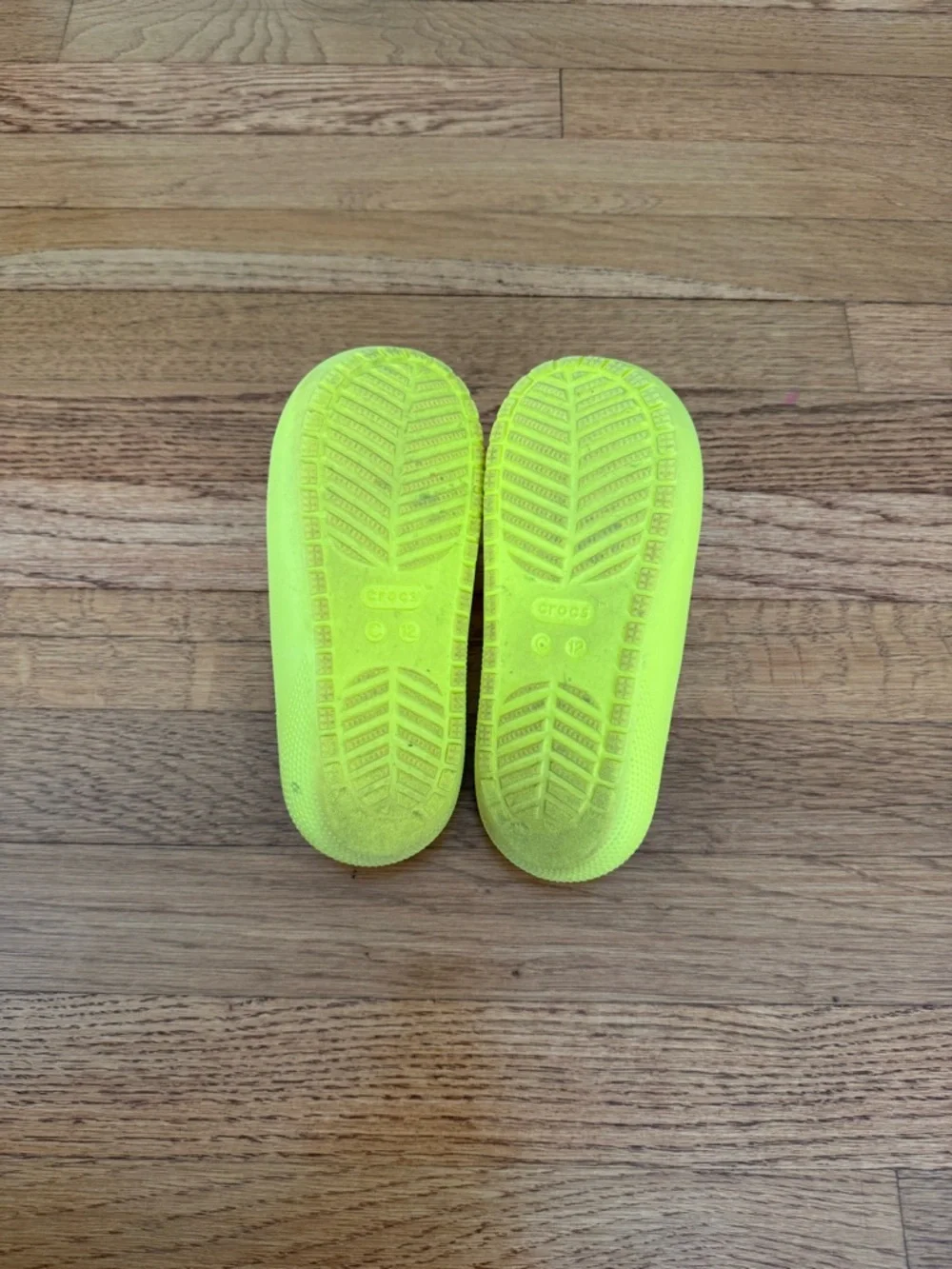 CROCS yellow size